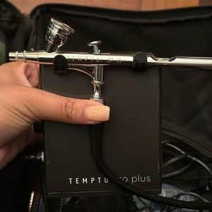 Temptu pro plus airbrush machine